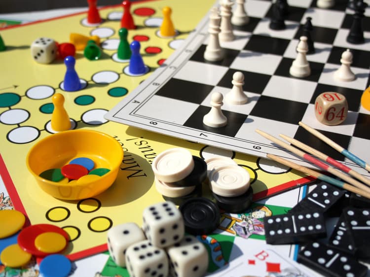 Boardgames & Chats - Café In The Crypt 